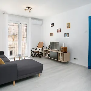Apartment Uncle Albertʹs, Trogir